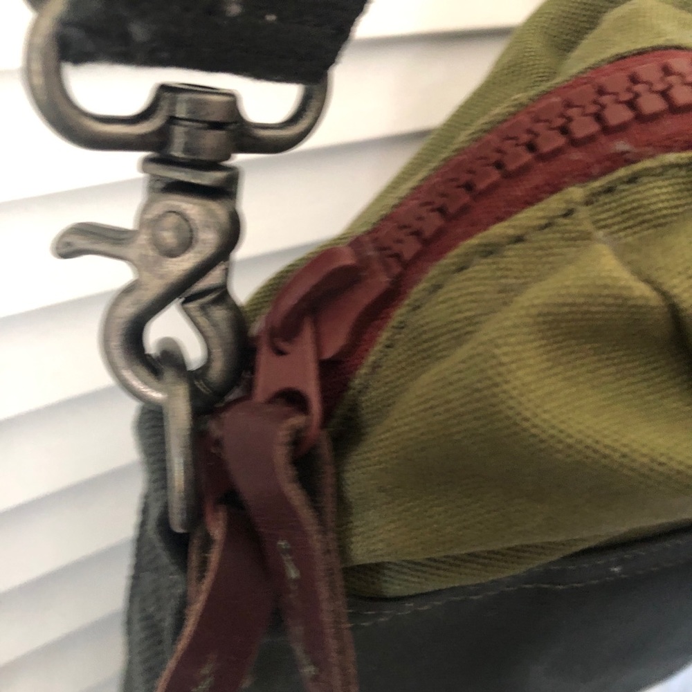 Electric Laptop bag olive green holds 15 inch laptop brand new with tags NWT - Picture 7 of 16